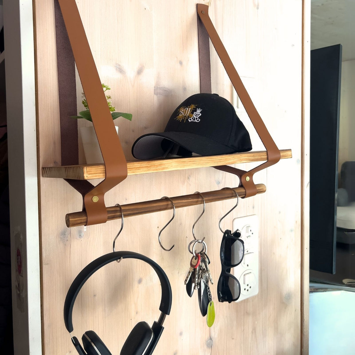 Wandregal 40cm mit Lederbändern und Holzstab Dekoregal Hängeregal