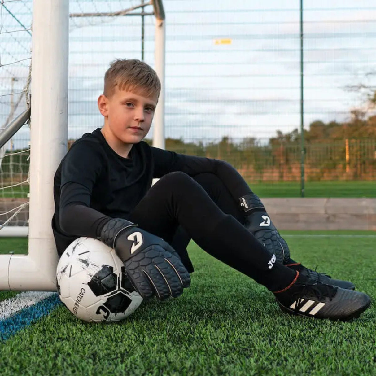 Fussballhandschuhe Fly Kids Dark Soul Gr. 4 Torwart Goalie Handschuhe